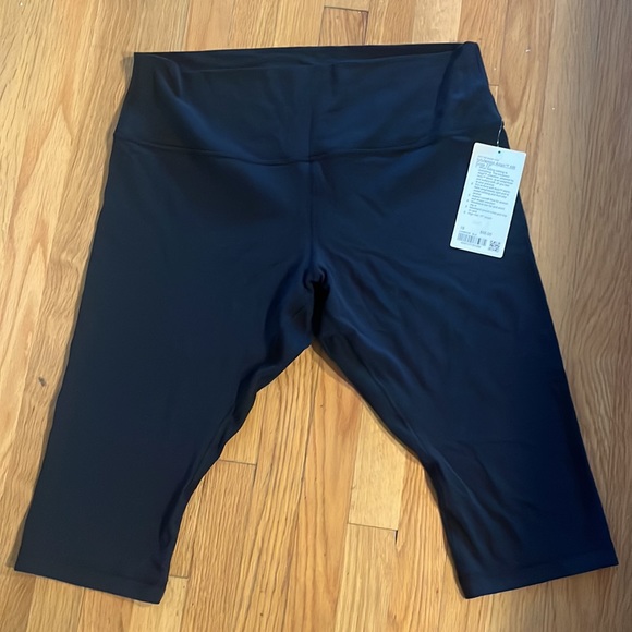 NWOT Lululemon Align High Rise Crop (17”)- size 18, black - Picture 2 of 4